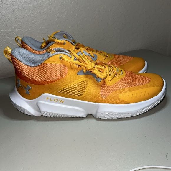 Under Armour Shoes - UNDER ARMOUR Flow Breakthru 3 Basketball NEW, very comfy, last one! 3025603-700